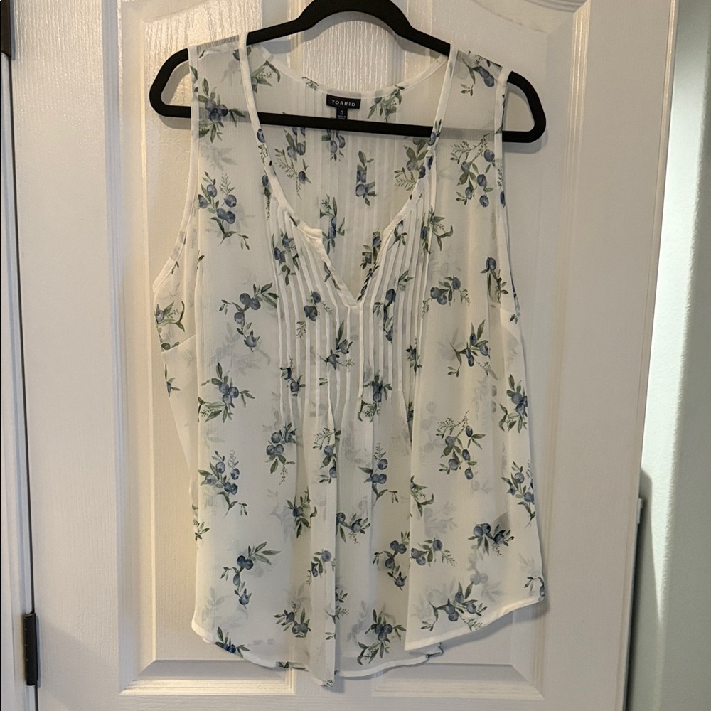 torrid White Floral Pintuck Sleeveless Tank